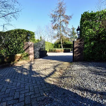 Spacious Near With Sauna, Cleaning Included Feriehus