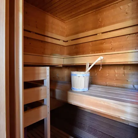 Spacious Near With Sauna, Cleaning Included Feriehus