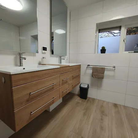 Spacious Near With Sauna, Cleaning Included Feriehus